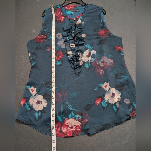 White House Black Market Bluish Green Ruffled Sleeveless Floral Blouse Size 8 - Picture 5 of 9